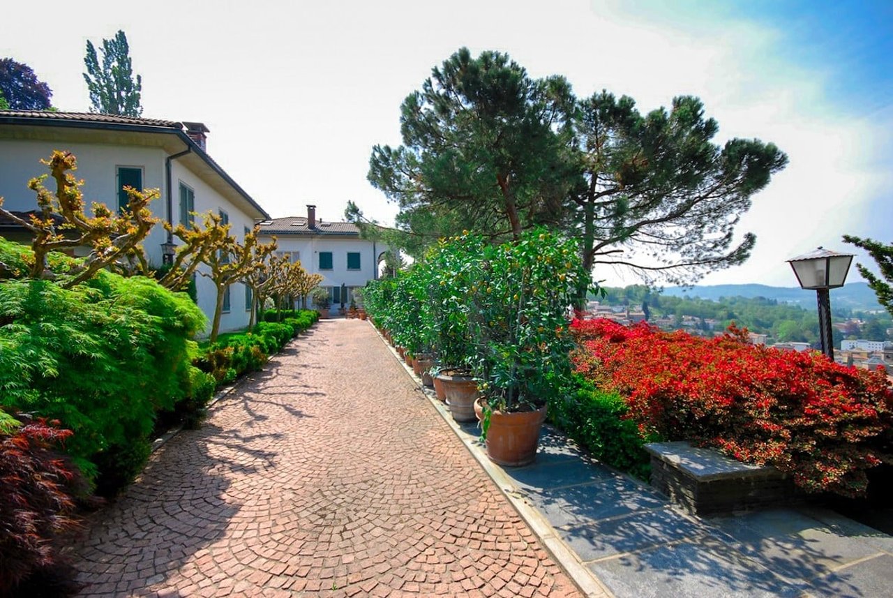 Detached historic house in the countryside – Mendrisio