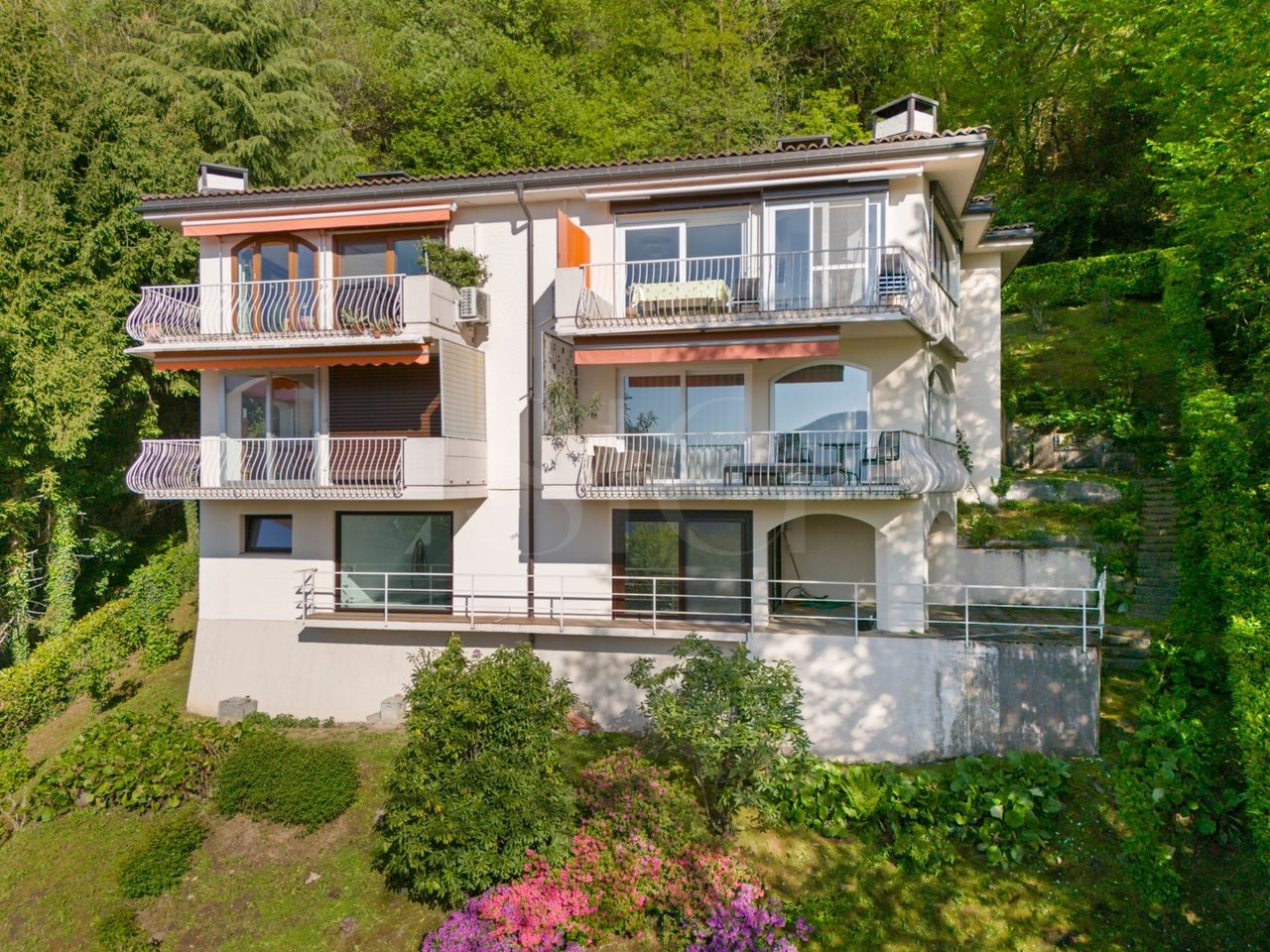 Montagnola - Esclusivo 3,5 Locali in Villa di sole 4 Unità: un'oasi di design immersa nel verde
