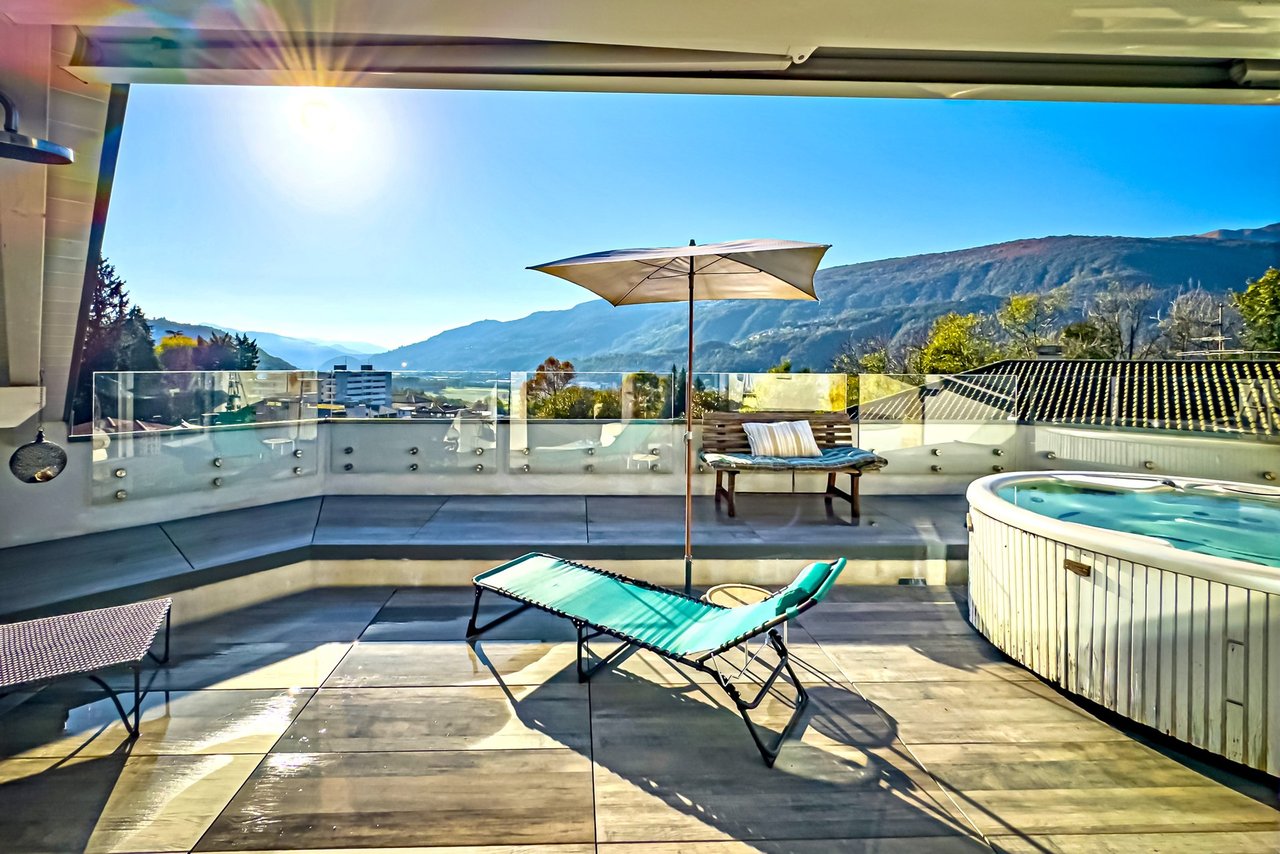 Elegante Villa mit Panoramablick in Lugano-Vezia