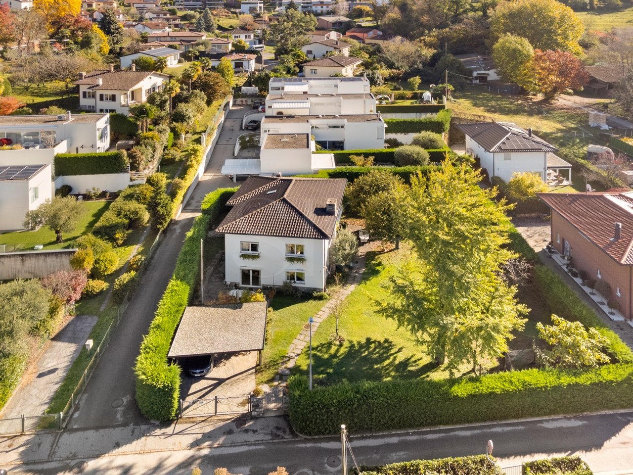 Origlio – Villa Unifamiliare con Vasto Potenziale Edificatorio e a Pochi Passi dal Lago