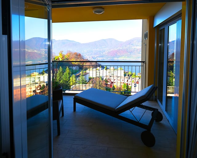Montagnola - Affascinante Appartamento Arredato di 3,5 Locali con Vista Panoramica
