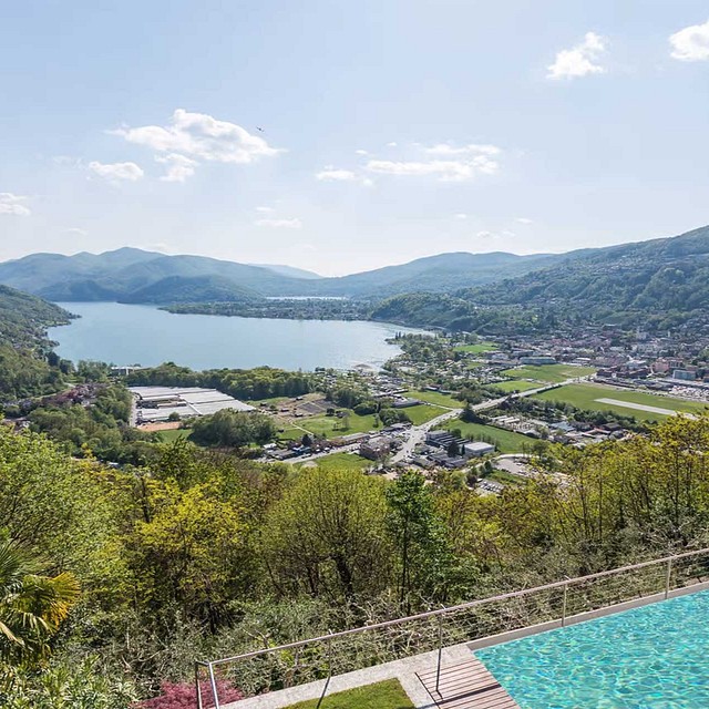 Muzzano - Villa vista lago con piscina